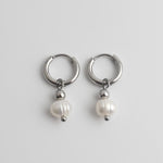 Veerle Stunning Pearl White Earrings
