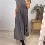 Samiya | Sleeveless Pleated Dress