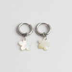 Flower Shell In White Classic Earrings