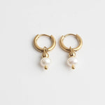 Veerle Stunning Pearl White Earrings