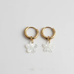 Flower Shell In White Classic Earrings